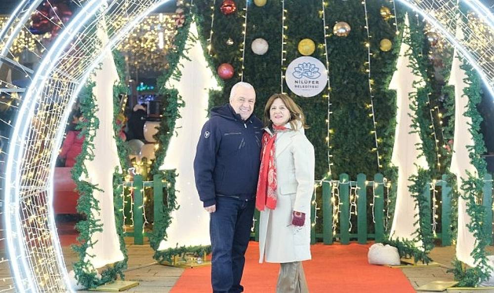 Nil&uuml;ferliler 2026'yı Cumhuriyet Meydanı'nda karşıladı