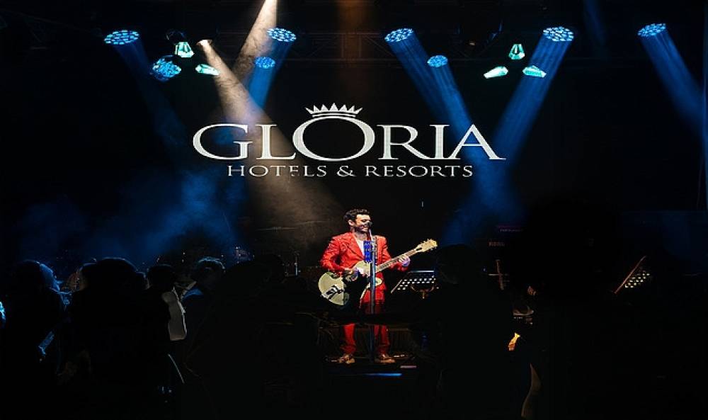 Buray ile b&uuml;y&uuml;l&uuml; bir başlangı&ccedil;: Gloria Hotels & Resorts'ten 2026'ya G&ouml;rkemli Karşılama!