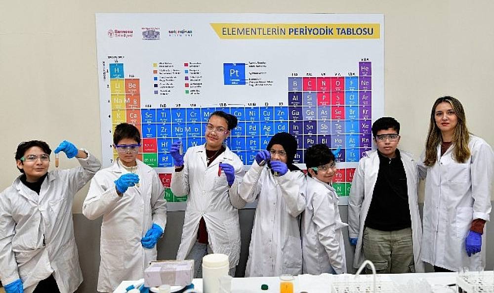 Bornovalı &ccedil;ocukların Kış Bilim Kampı heyecanı