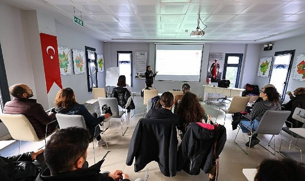 Efes Sel&ccedil;uk'ta Mantar Yetiştiriciliği Eğitimi d&uuml;zenlendi