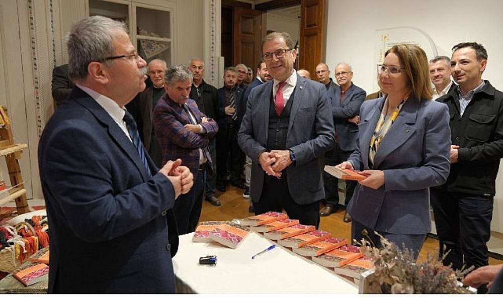 Acar'ın kaleme aldığı &ldquo;Kocaeli Kandıra Halk K&uuml;lt&uuml;r&uuml; Kitabı" tanıtıldı; &ldquo;Manavların" k&uuml;lt&uuml;r hafızası bu kitapta toplandı