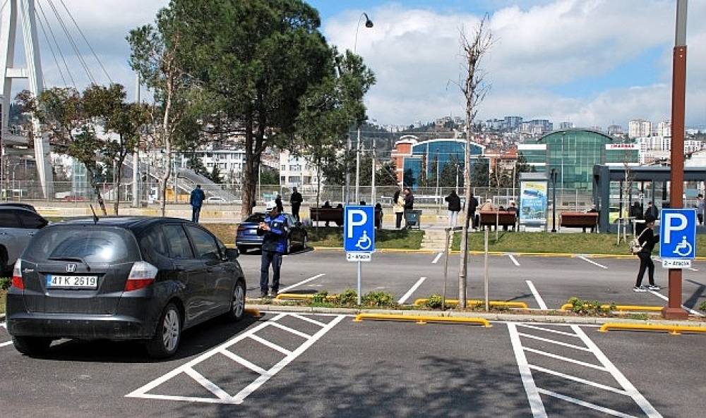 B&uuml;y&uuml;kşehir Zabıtası'ndan &ccedil;ift taraflı parka m&uuml;dahale