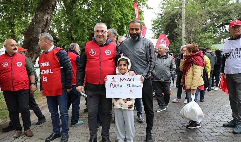 Başkan Zeyrek, 1 Mayıs'ta Emekçilerle Omuz Omuza Yürüdü