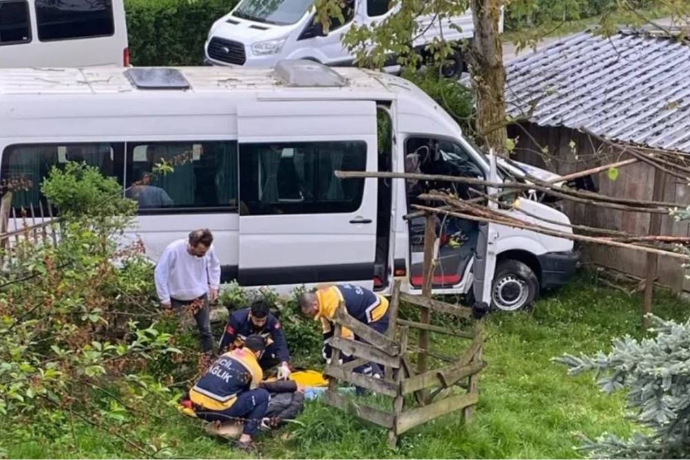 Düzce’de servis minibüsü kaza yaptı: 8 işçi yaralandı