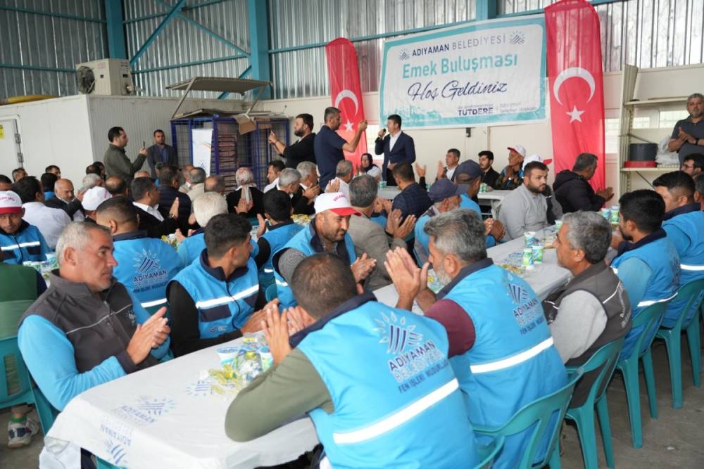 Başkan Tutdere, 1 Mayıs’ı belediye emekçileriyle kutladı: 'Ben de bu kente hizmet eden bir işçiyim'  - Videolu Haber
