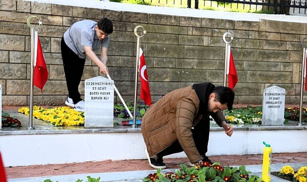 Kut'&uuml;l Amare şehitleri İzmit'te dualarla anıldı