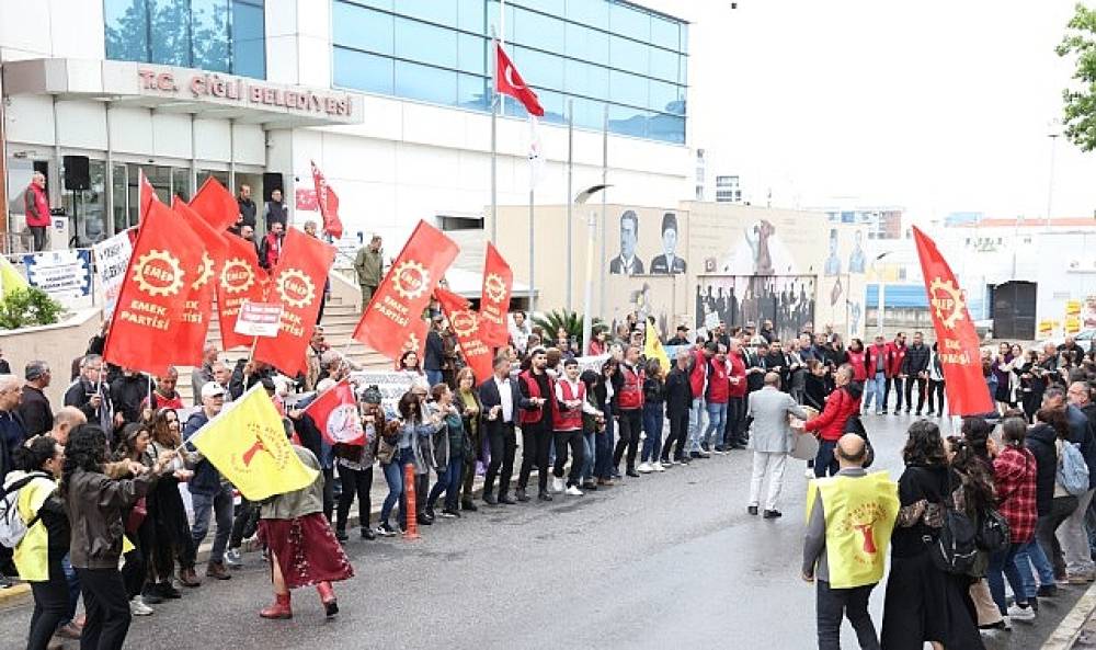 &Ccedil;iğli'de 1 Mayıs Coşkusu: Başkan Yıldız Emek&ccedil;ilerle Omuz Omuza