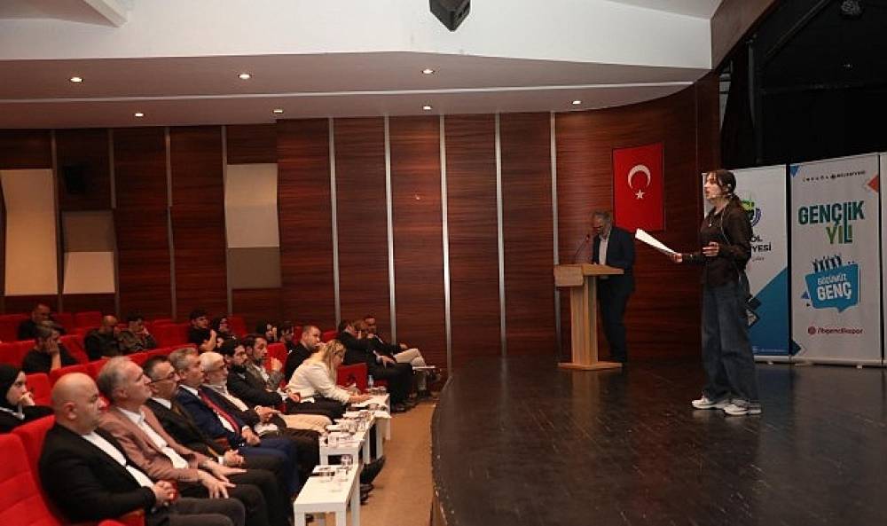 İneg&ouml;l'de Lise &Ouml;ğrencileri Hitabet Yeteneğini Konuşturdu