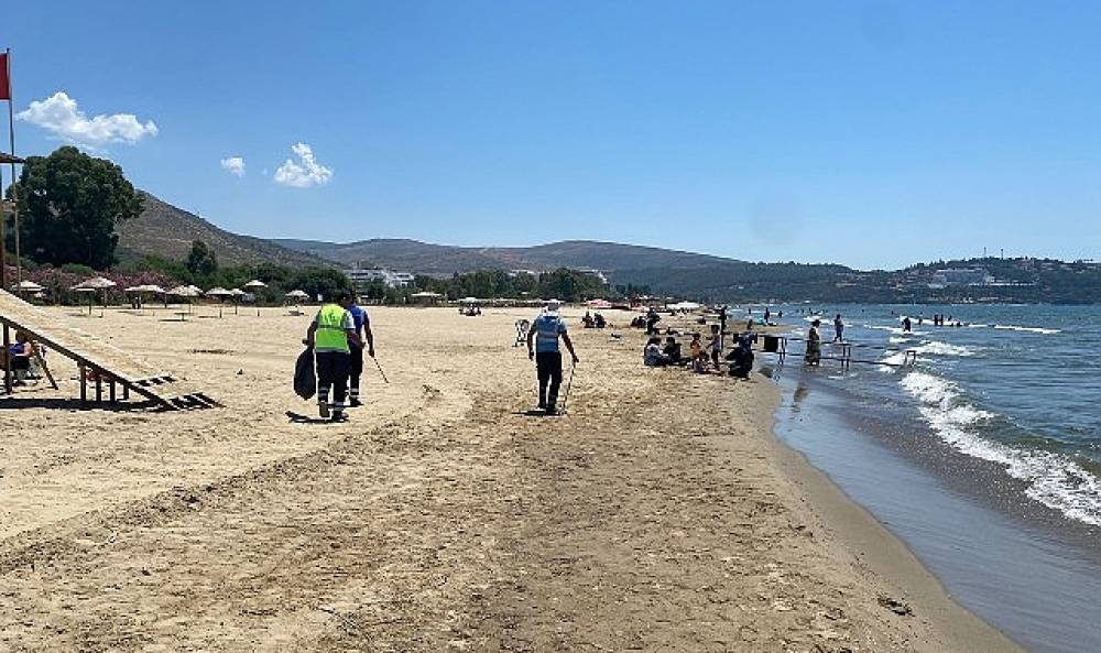 İzmir B&uuml;y&uuml;kşehir Belediyesi iş birliğiyle Efes Sel&ccedil;uk sahillerinde temizlik mesaisi devam ediyor