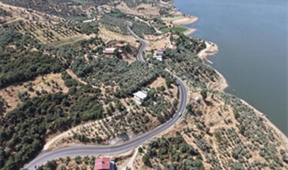 Beydağ'ın yıllardır beklediği yol hizmete a&ccedil;ıldı