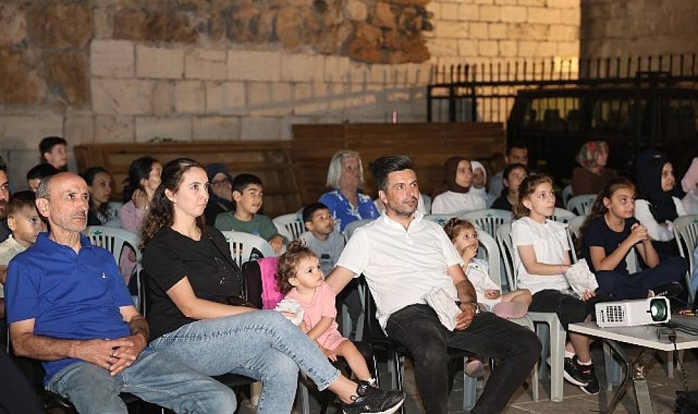 Osmangazi'de Sinema Keyfi Tarihi Surların G&ouml;lgesinde Yaşandı