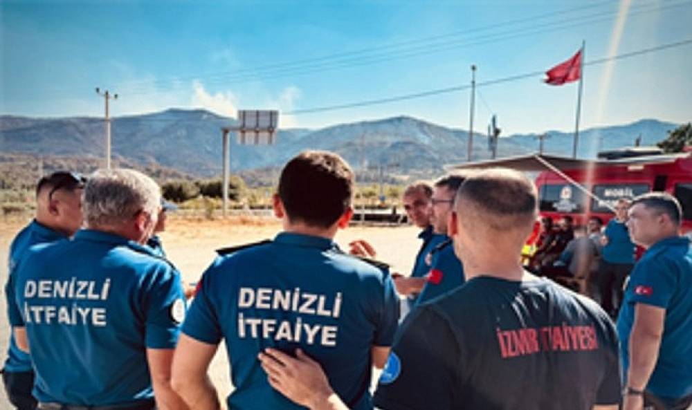 İzmir İtfaiyesi Orman Yangınına Müdahale Ederek Geri Dönüyor