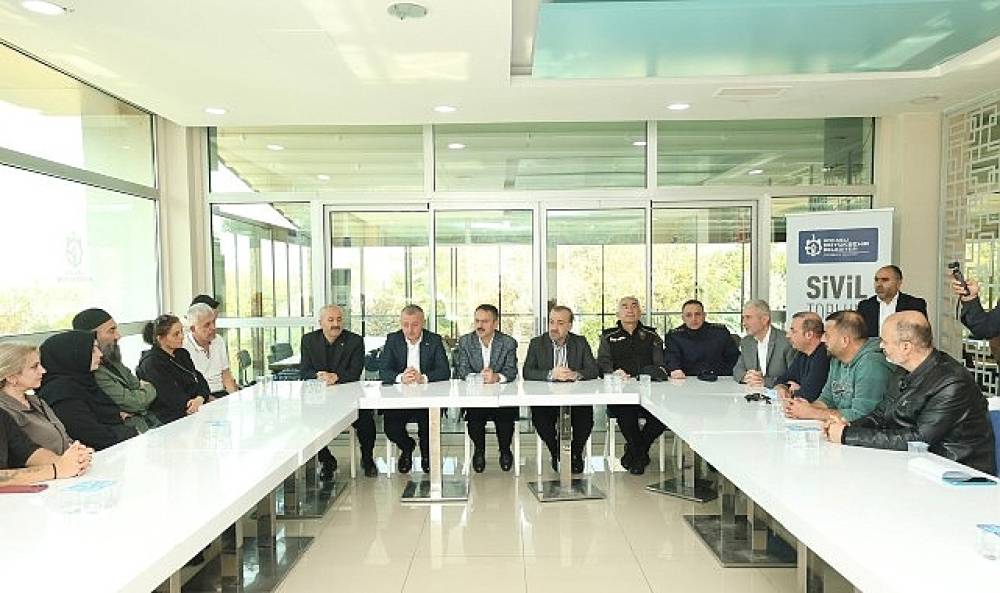 Evlerine giremeyen ailelere moral ziyareti 