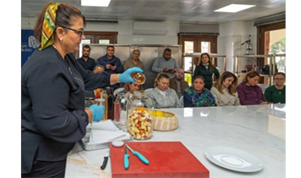 Meslek Fabrikası'nda sirke yapımının inceliklerini &ouml;ğrendiler