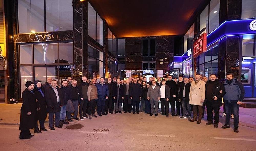 İzmitli esnaflar, Başkan B&uuml;y&uuml;kakın'ı iftarda ağırladı