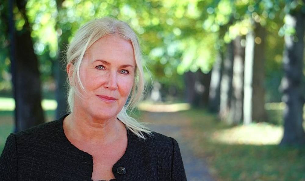 K&uuml;resel Yapay Zeka Deneyimi Yerel D&ouml;n&uuml;ş&uuml;m&uuml; Hızlandırabilir mi?