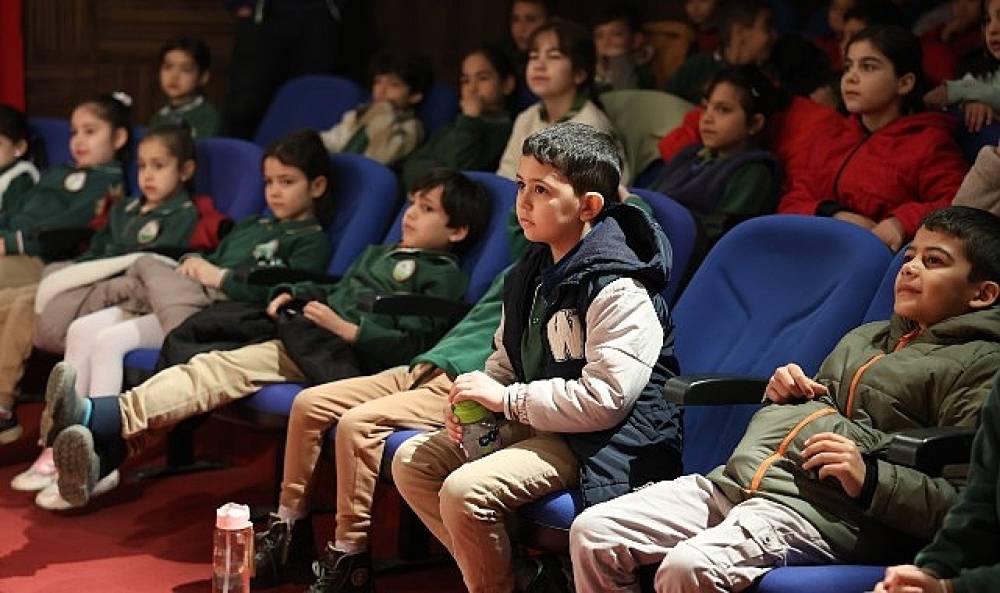 Başkan &Ccedil;er&ccedil;ioğlu Ko&ccedil;arlı'da Minikleri Tiyatroyla Buluşturdu