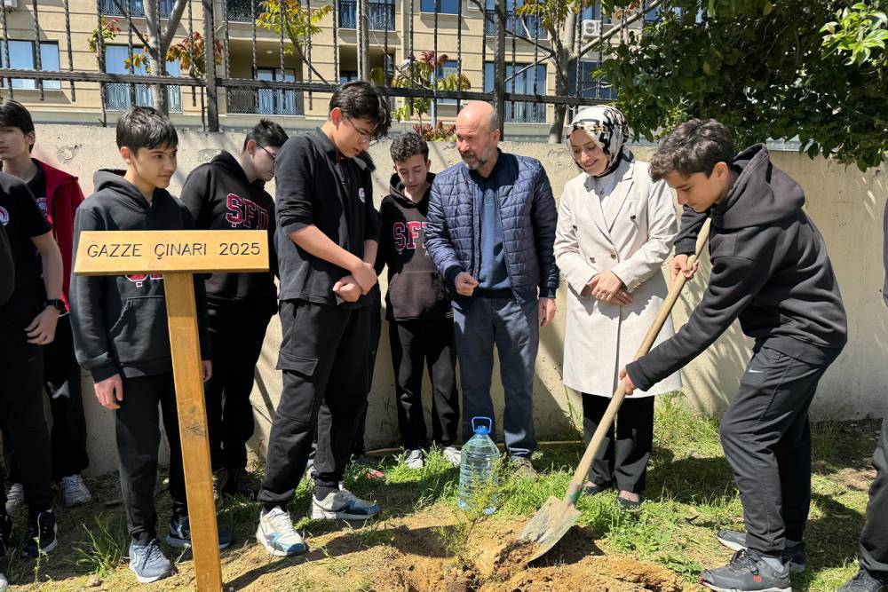 Filistinli çocukların çınarı İstanbul'da yeşeriyor