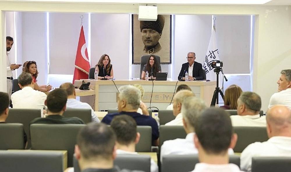 &Ccedil;eşme Belediye Meclisi'nden yaz sezonu kararı: İnşaat yasağı 15 Haziran'da başlıyor
