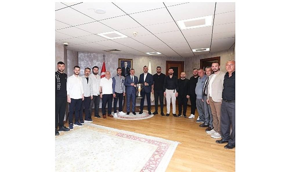 Şampiyon G&ouml;lc&uuml;kspor kupasıyla Başkan B&uuml;y&uuml;kakın'a geldi