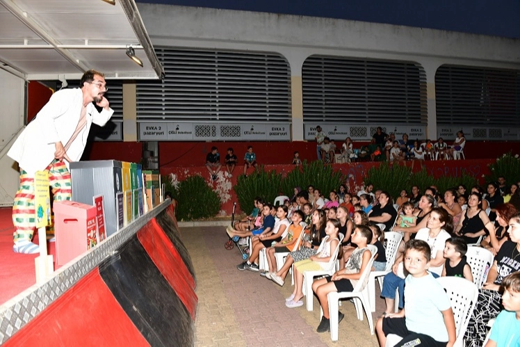Mahallelerde Sanat Rüzgarı: Çiğli'de Tiyatro Etkinlikleri