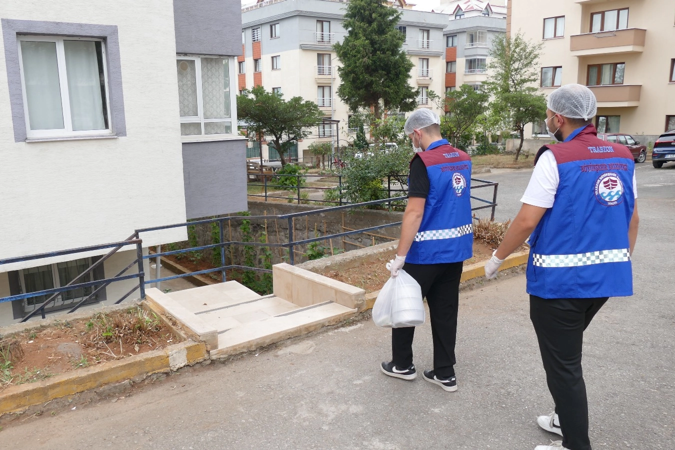 Trabzon'da İhtiyaç Sahiplerine Sıcak Yemek Dağıtımı Sürüyor