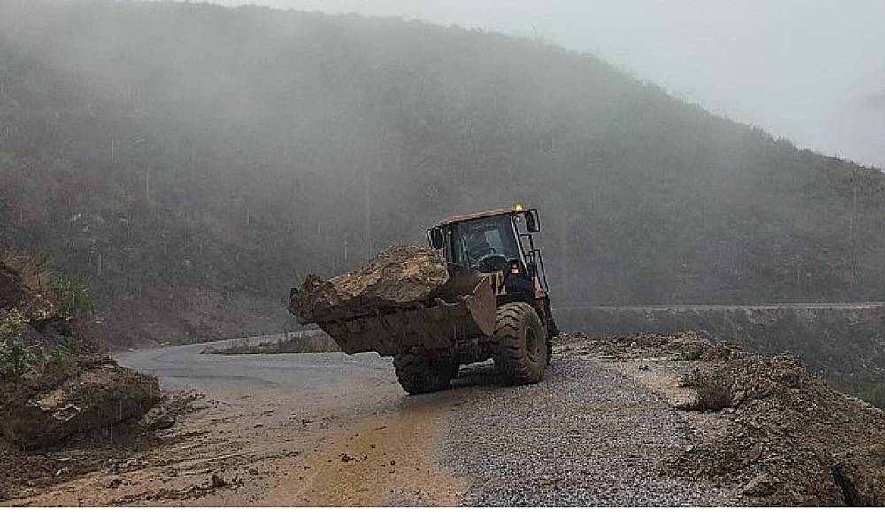 B&uuml;y&uuml;kşehir ekiplerinin Alanya yollarında kış mesaisi s&uuml;r&uuml;yor