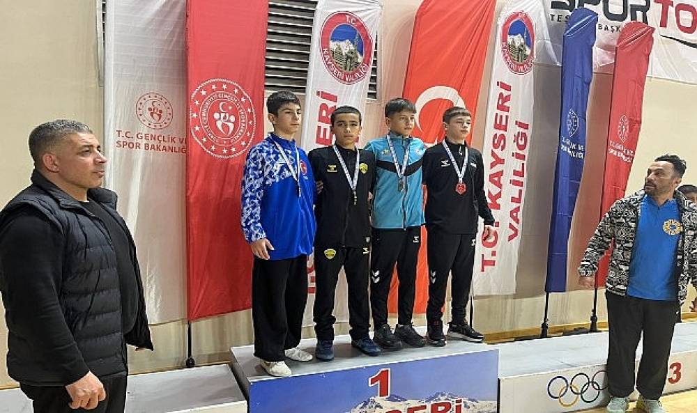 B&uuml;y&uuml;kşehirli G&uuml;reş&ccedil;ilerden Madalya Yağmuru