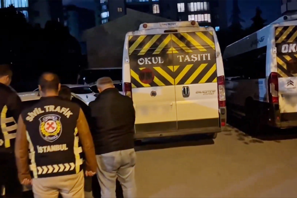 İstanbul'da çocukların canını tehlikeye atan iki okul servisi sürücüsüne ceza