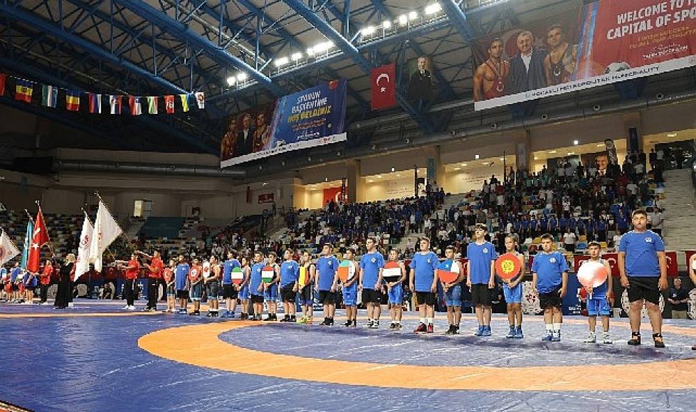 Uluslararası G&uuml;reş Turnuvası'na T&uuml;rk sporcular damga vurdu