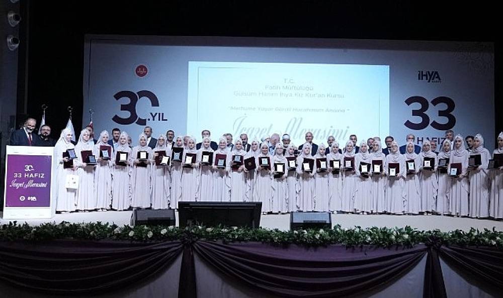 İhya Vakfı'nın 30. Yılında 33 Hafız İcazetlerini Aldı