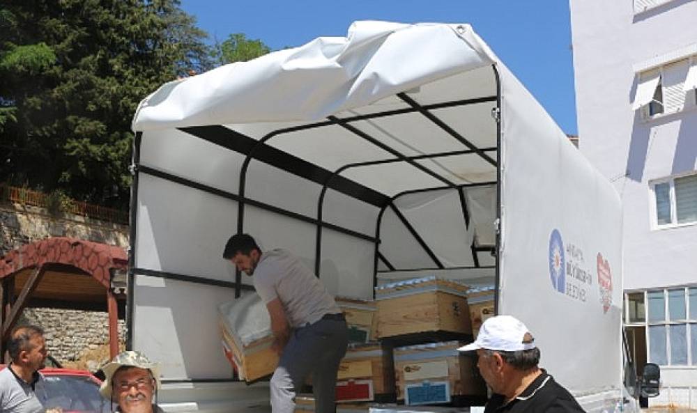 B&uuml;y&uuml;kşehir'den G&uuml;ndoğmuş ve İbradılı arıcılara bereket kovanı