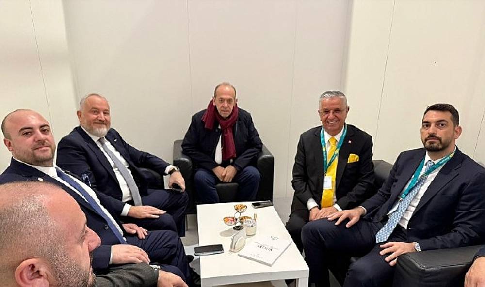 Sekt&ouml;r&uuml;n g&uuml;&ccedil;l&uuml; akt&ouml;rleriyle g&ouml;r&uuml;şmeler  