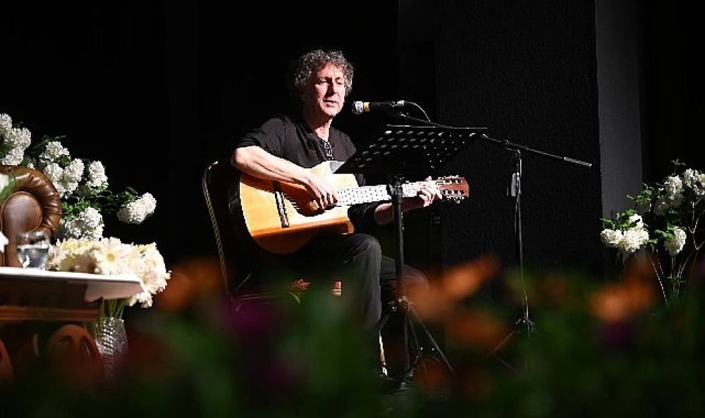 Salihli'de şiire açılan pencere yeniden aralandı. Salihli Şiir İkindileri 11 yıl aradan sonra 51. kez düzenlendi.
