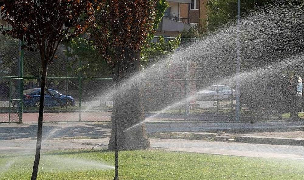 İzmir'in parklarında su kaybına geçit yok