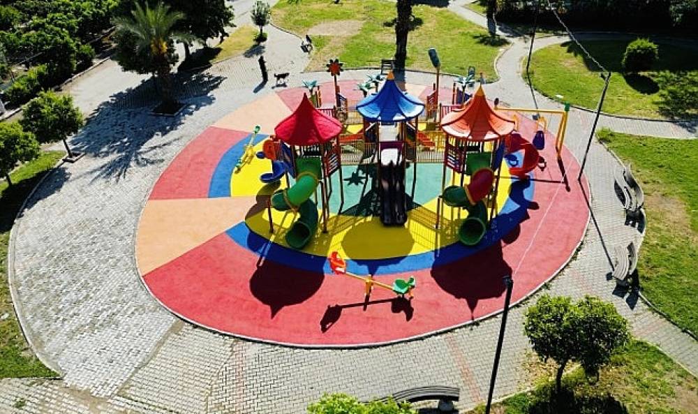 Narlıdere'de Oyun Parkı Zeminleri Yenileniyor