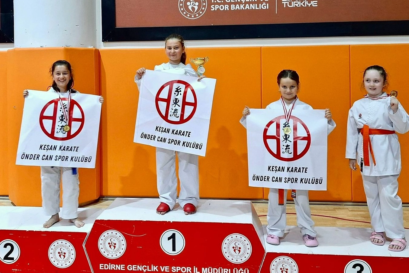  KEŞANLI KARATECİLER MADALYAYA DOYDU