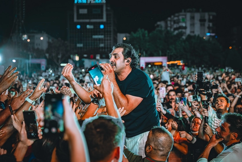 Bursalılar Bayhan'ın Konserinde Coştu