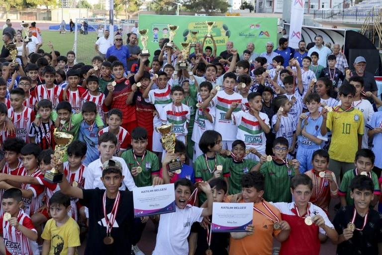 Mersin'de Çocuklar Futbol Heyecanı Yaşadı