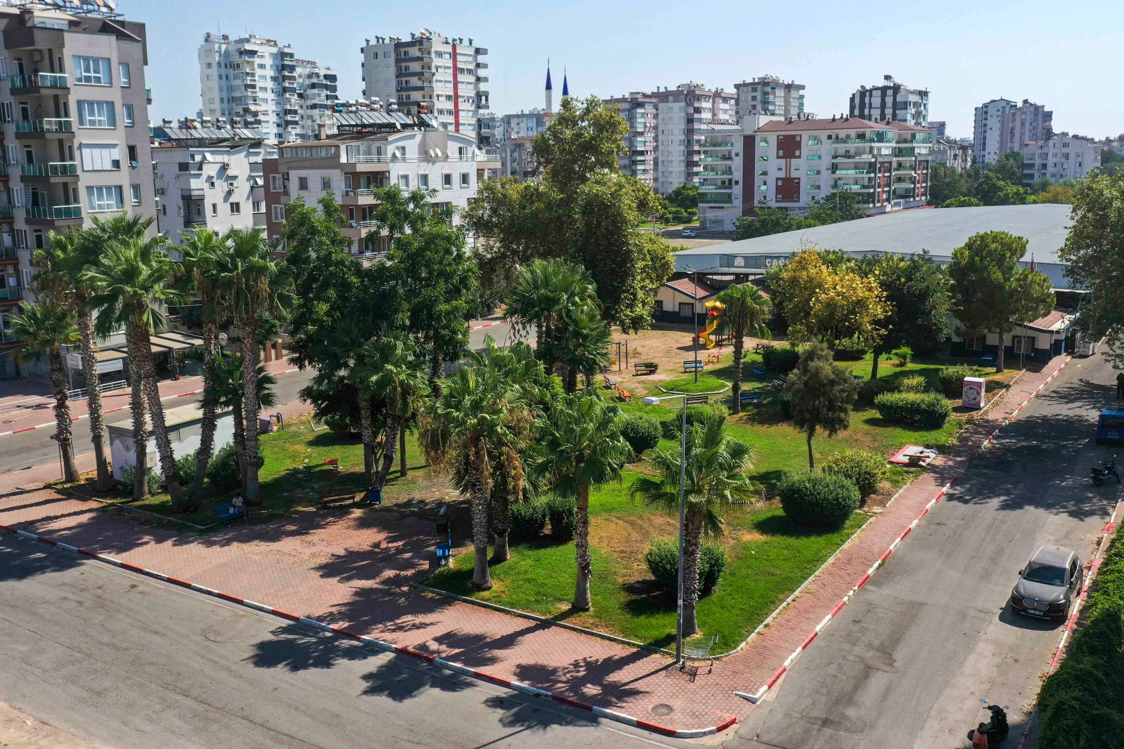 Antalya'da Vefa Örneği: Parka Başkanın Adı Verildi