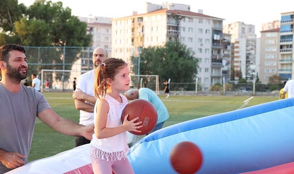 &Ccedil;iğli Belediyesi'nin Şişme Oyun Parkı Mahalle Mahalle &Ccedil;ocuklarla Buluşuyor