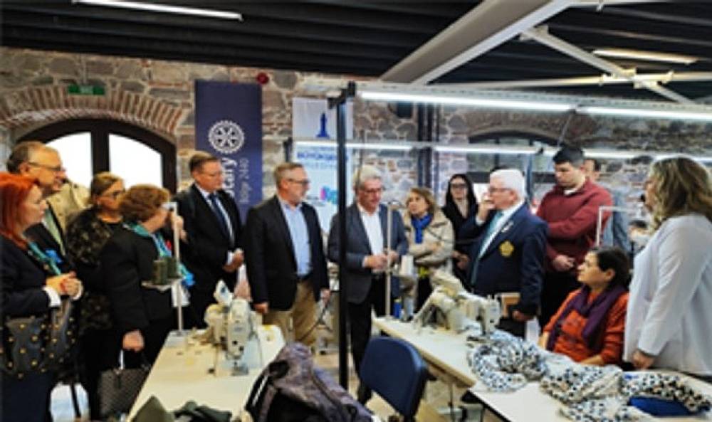 &ldquo;Altın İğne", İzmirli kadınların yeteneğini d&uuml;nyaya g&ouml;steriyor