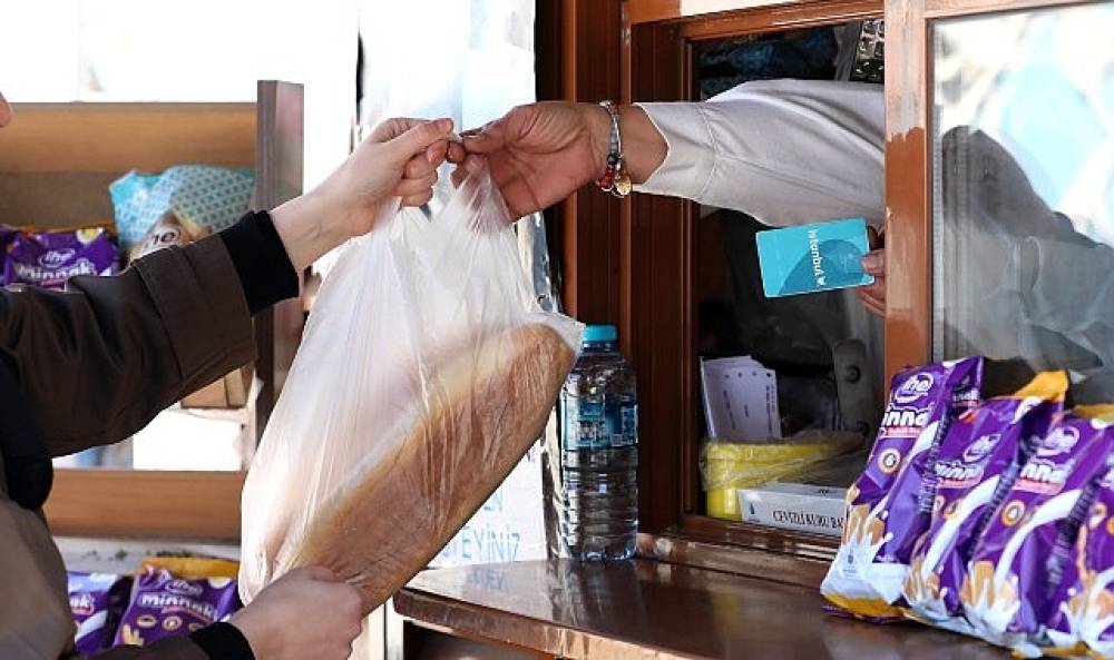 İBB'den Emekliye &Uuml;cretsiz Halk Ekmek Desteği