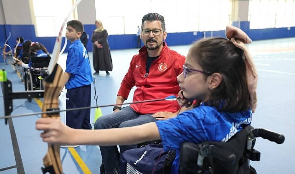 T&uuml;rkiye'nin ilk Engelli &Ccedil;ocuk Ok&ccedil;uluk Takımı Bağcılar'da kuruldu