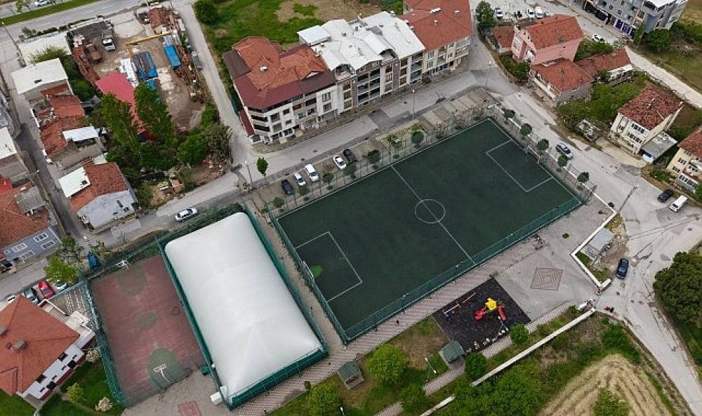 Gemlik'te Halı Sahalar Yenilendi