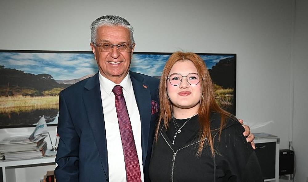 Başkan Topaloğlu'na anlamlı hediye 