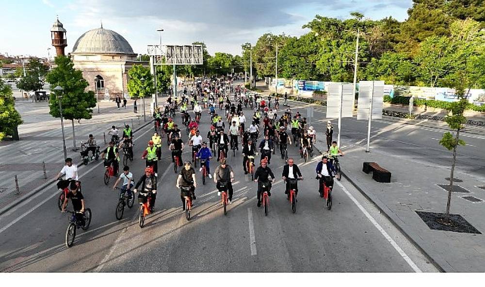 Avrupa Bisiklet Başkenti Konya'da Şehir Merkezi ve 28 İl&ccedil;ede Aynı Anda Binlerce Bisikletsever Pedal &Ccedil;evirdi