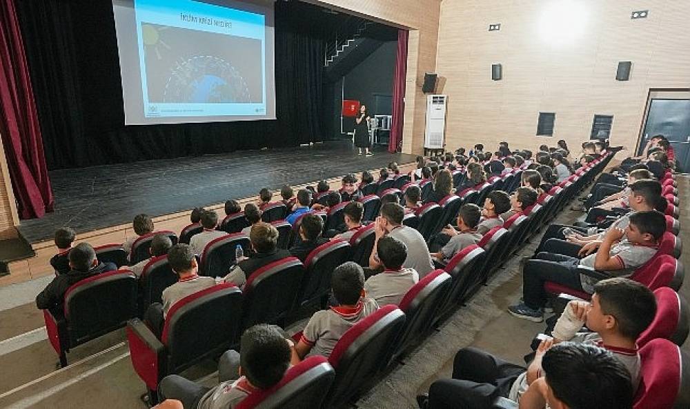 Gaziemir Belediyesi'nden 5 bin 486 &ouml;ğrenciye geri d&ouml;n&uuml;ş&uuml;m eğitimi