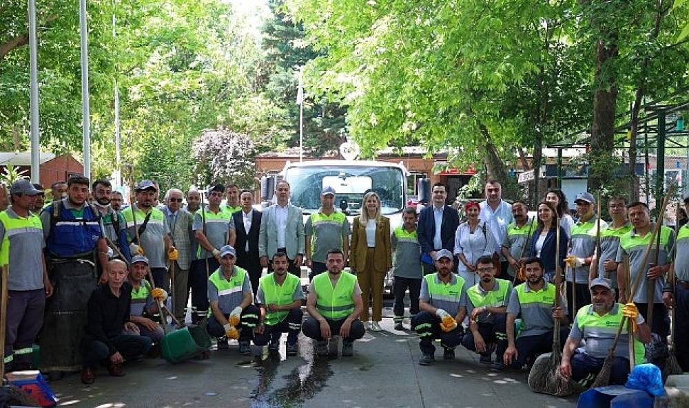 Bakırk&ouml;y'de Temizlik Seferberliği T&uuml;m Hızıyla S&uuml;r&uuml;yor