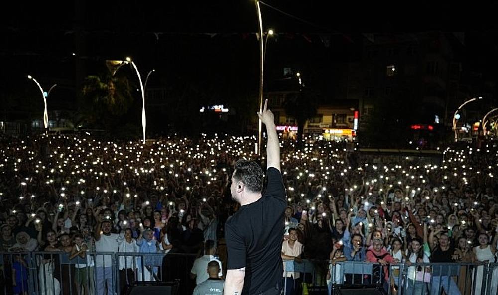 Ekin Uzunlar, Kocaeli'yi Karadeniz ezgileriyle coşturdu